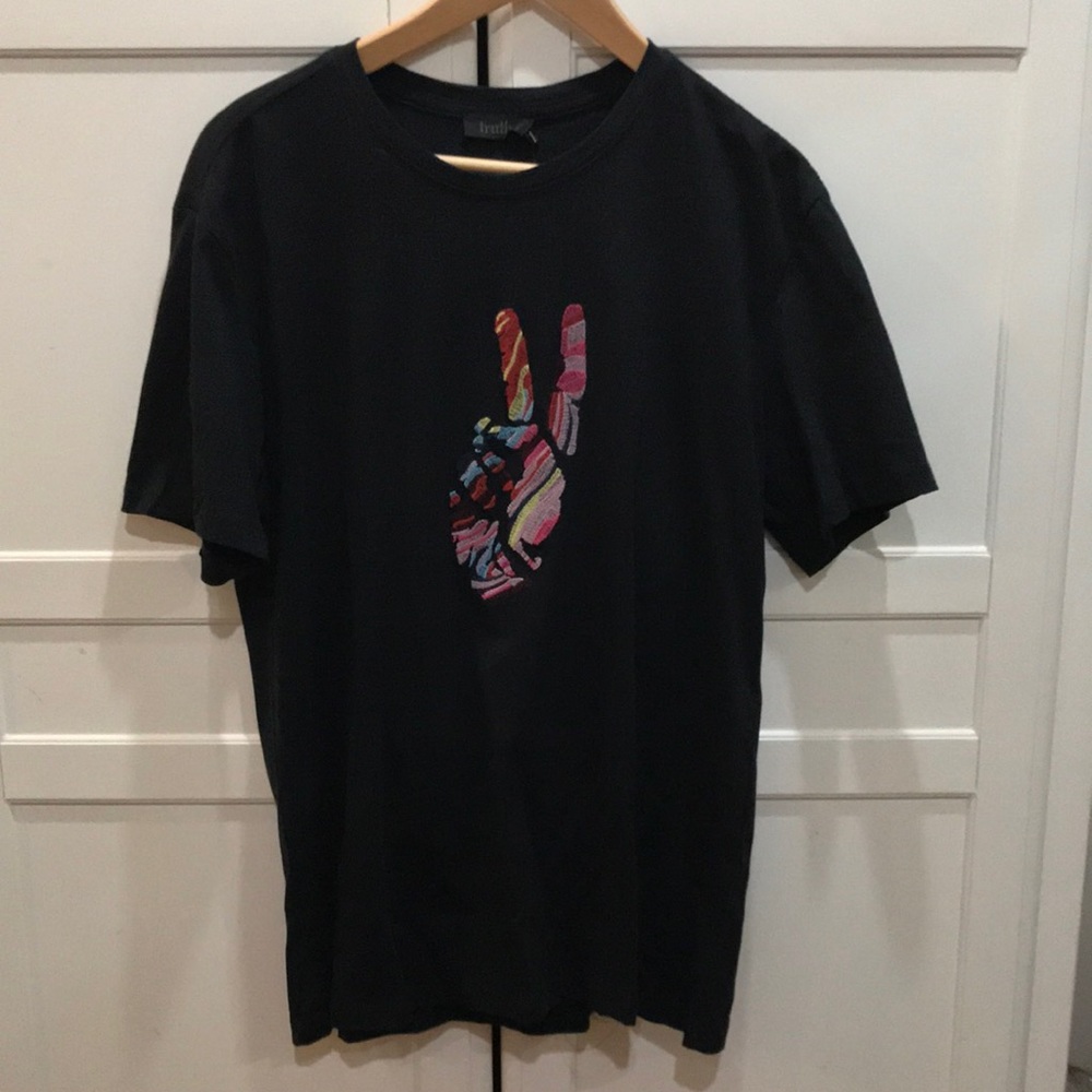 Truth by Republic man’s brand new, size L, embroidered peace sign black T-shirt.